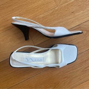 White vintage kitten heels 7N